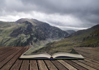 Yarım up Snowdonia içinde Glyder Fawr tepe Manzaralı 