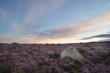 Heather Higger Tor üzerinde çarpıcı şafak gündoğumu manzara görüntü ben