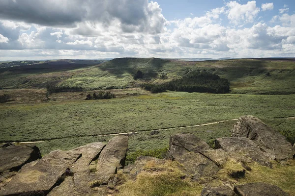 Beautiful vibrant landscape image of Burbage Edge and Rocks in S — Stock Photo, Image
