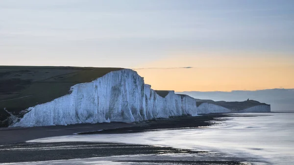 Beautiful dawn landscape of Seven Sisters cliffs landmark on Eng — Stock Photo, Image