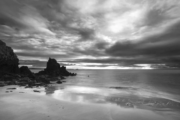 Stunning black and white  sunrise landscape image of Barafundle — Stock Photo, Image