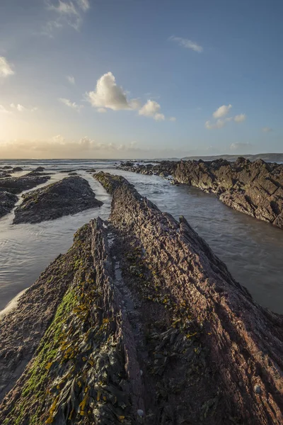 Tatlı su West Beach Pemb üzerinde çarpıcı günbatımı manzara resim — Stok fotoğraf