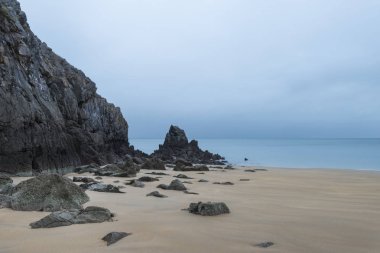 P Barafundle Körfezi'nin çarpıcı, canlı gündoğumu manzara resim