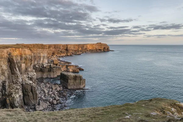 Stunning vibrant landscape image of cliffs around St Govan's Hea — Stock Photo, Image