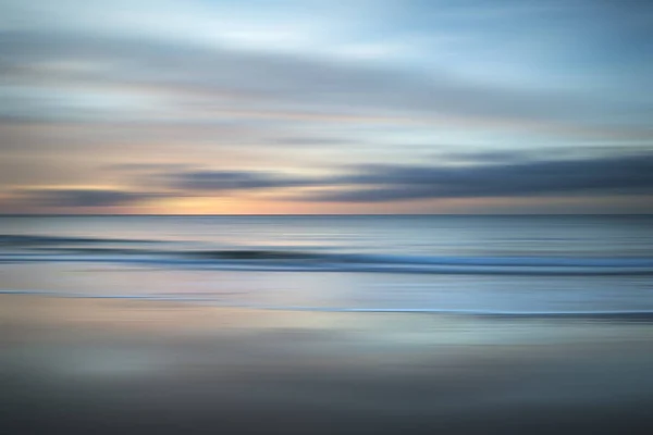 Szép hosszú expozíciós blur sunrise landsdcape az idilli széles — Stock Fotó