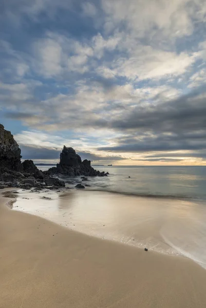 P Barafundle Körfezi'nin çarpıcı, canlı gündoğumu manzara resim — Stok fotoğraf