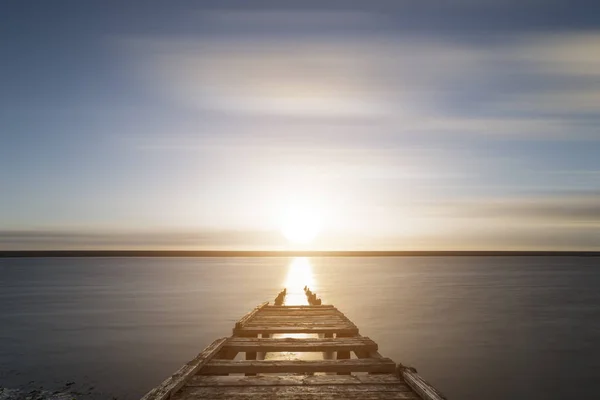 Bela paisagem vibrante do pôr do sol imagem da Lagoa da Frota em Dors — Fotografia de Stock