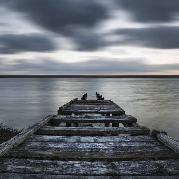 Dors filo gölünde güzel canlı günbatımı manzara görüntüsü — Stok fotoğraf