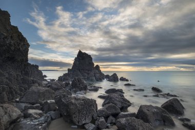 P Barafundle Körfezi'nin çarpıcı, canlı gündoğumu manzara resim