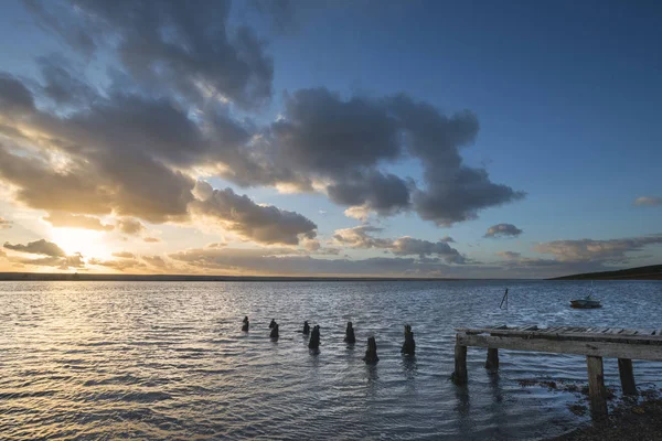 Dors filo gölünde güzel canlı günbatımı manzara görüntüsü — Stok fotoğraf