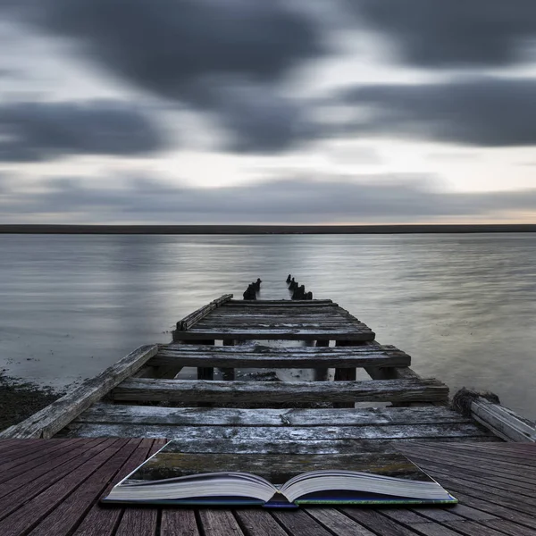 아름 다운 활기찬 일몰 풍경 이미지의 창조적인 책 이미지 — 스톡 사진