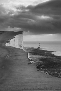 Çarpıcı siyah beyaz manzara görüntü Beachy Headt lightho