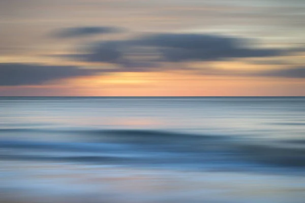 Krásné dlouhé expozice rozostření sunrise landsdcape idylické Broad — Stock fotografie