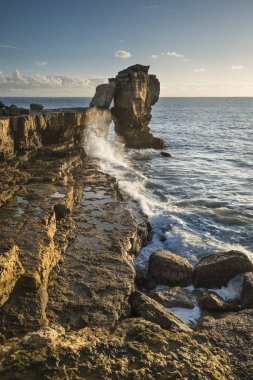 Portland Bill kayaçların güzel canlı günbatımı manzara resim 