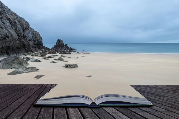 Imagem deslumbrante e vibrante da paisagem do nascer do sol de Barafundle Bay em P — Fotografia de Stock