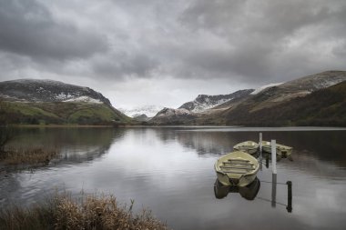 Snowdonia na Llyn Nantlle güzel kış manzara görüntüsü
