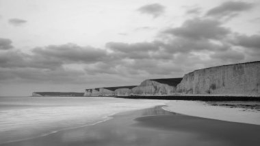 Muhteşem siyah beyaz uzun pozlama manzara resim düşük ti