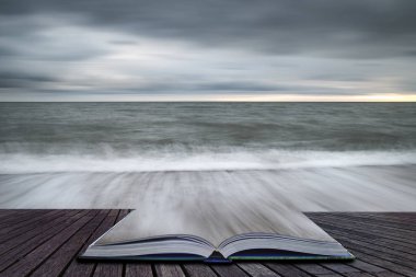 Güzel hareketli günbatımı manzara resim görüntüsünü yaratıcı kitap 