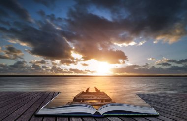Güzel hareketli günbatımı manzara resim görüntüsünü yaratıcı kitap 