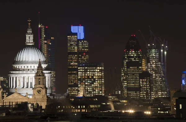 Krásné krajiny obraz panorama Londýna v noci při pohledu Stock Obrázky