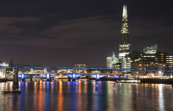 Krásné krajiny obraz panorama Londýna v noci při pohledu Stock Obrázky