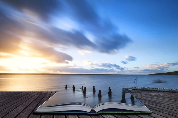 Kreatív könyv kép-ból gyönyörű élénk naplemente táj kép — Stock Fotó