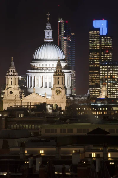 Belle image de paysage de la skyline de Londres la nuit Photos De Stock Libres De Droits