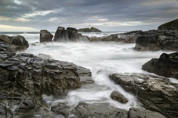 Vista paisagem do farol Godrevy na Cornualha durante adorável s — Fotografia de Stock