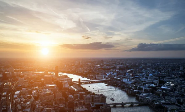 Luchtfoto landschapsmening van skyline van Londen stadsgezicht met iconische la — Stockfoto