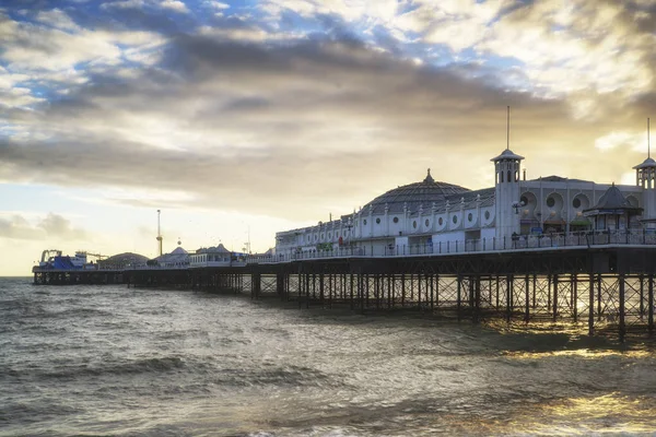 Beau paysage de coucher de soleil d'hiver de Brighton Pier au sud — Photo