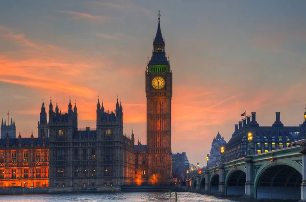 London attractions Big Ben and Westminster Bridge landscape duri — Stock Photo, Image