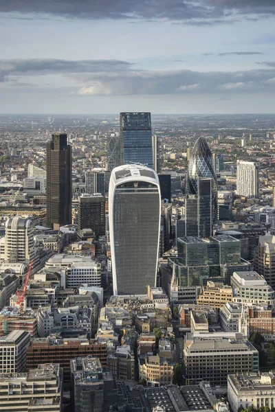 Londons stadsbild silhuett med ikoniska landmärke byggnader i C — Stockfoto