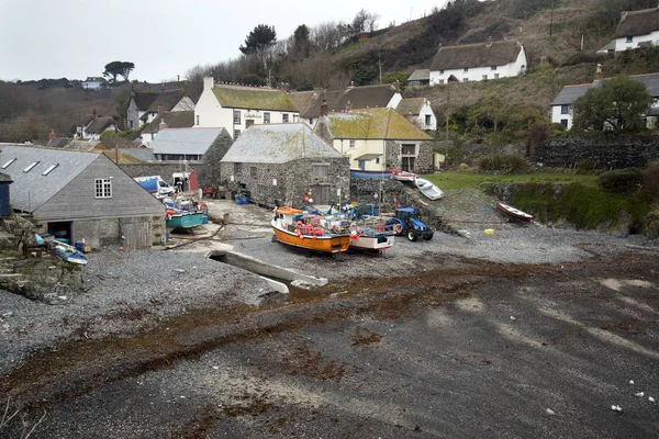Geleneksel vintage Cornish balıkçı köyü manzara tekneler ile — Stok fotoğraf