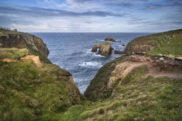 Bellissimo paesaggio di Terra's End in Inghilterra durante il bellissimo Su — Foto Stock