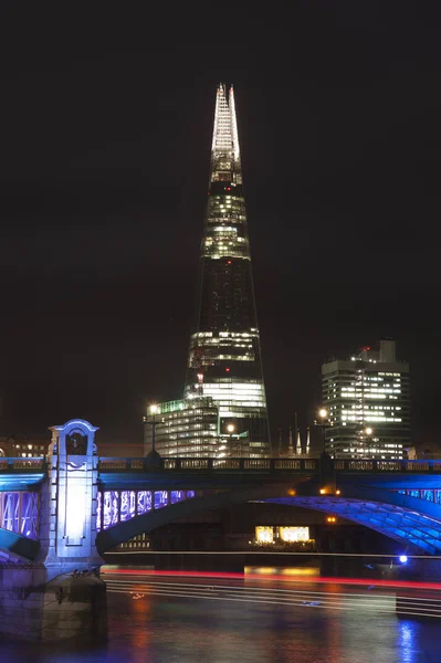 Beautiful landscape image of the London skyline at night looking — Stock Photo, Image