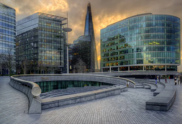 Imagem vibrante da paisagem urbana de Londres durante o pôr do sol de inverno — Fotografia de Stock