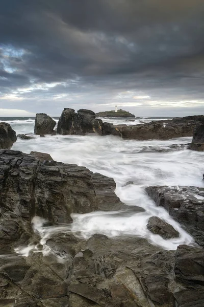 Manzaralı güzel s sırasında Godrevy deniz feneri Cornwall