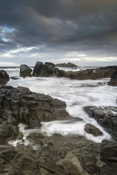 Pohled na krajinu maják Godrevy v Cornwallu během krásné s — Stock fotografie