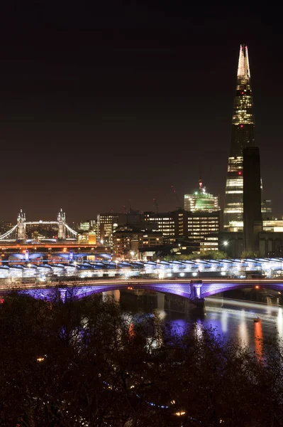 Belle image de paysage de la skyline de Londres la nuit Images De Stock Libres De Droits