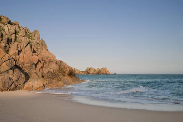 Ohromující obraz západu slunce na šířku Porthcurno Beach na jihu VR — Stock fotografie