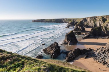 Batı merdivenlerinde Bedruthan çarpıcı alacakaranlıkta günbatımı manzara görüntü 
