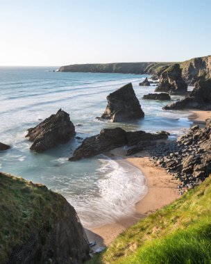Batı merdivenlerinde Bedruthan çarpıcı alacakaranlıkta günbatımı manzara görüntü 