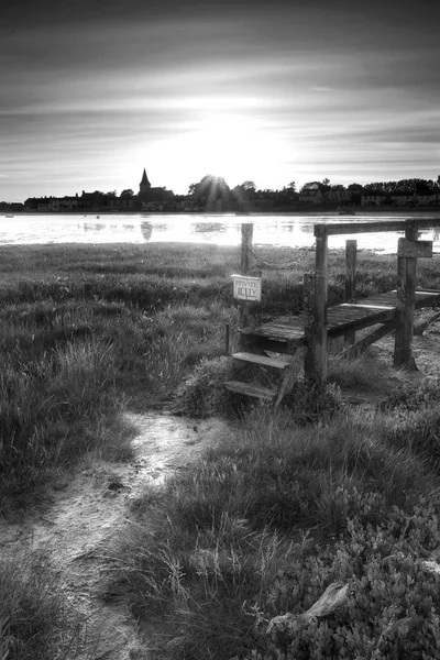 Bela paisagem de maré baixa preto e branco de Bosham Harbour w — Fotografia de Stock