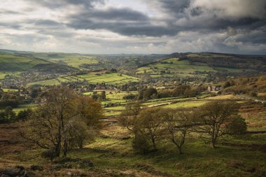 Uçsuz bucaksız sonbahar manzarasında Crubar Edge in Peak Dist