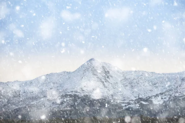 Vackra vinter soluppgång landskapet bilden av Mount Snowdon och ot — Stockfoto