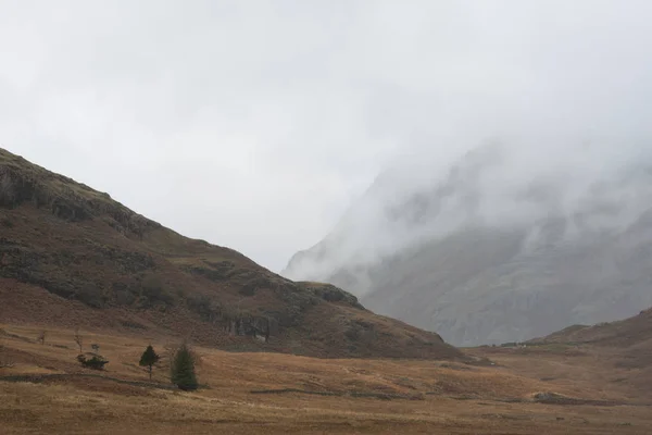 Krásný podzim Podzim krajina obraz hory Langdale Pikes — Stock fotografie