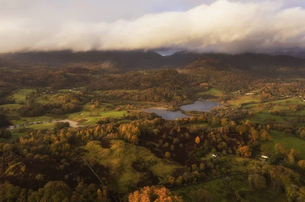 Hermosa imagen vibrante del paisaje del dron aéreo de la salida del sol en Aut —  Fotos de Stock