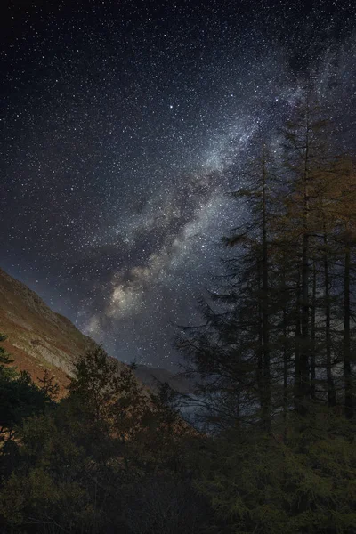 Impressionante majestosa paisagem compósita digital da Via Láctea — Fotografia de Stock