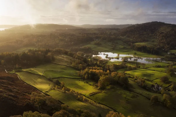 Bela paisagem aérea vibrante drone imagem do nascer do sol em Aut — Fotografia de Stock