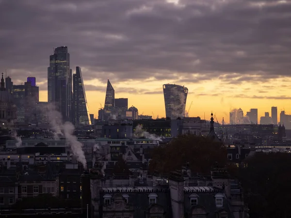 Paesaggio epico alba alba paesaggio urbano su Londra sykline città l — Foto Stock